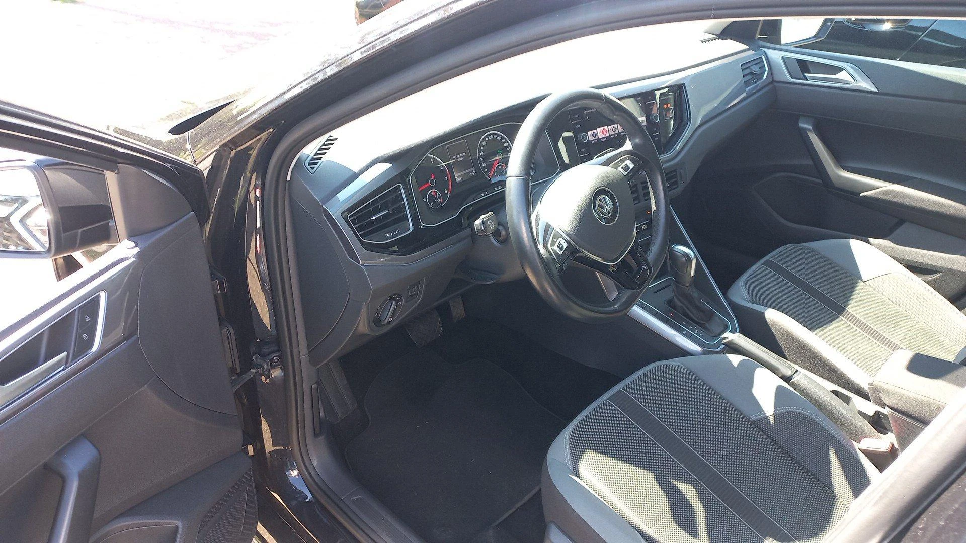 Volkswagen-Polo-image-3