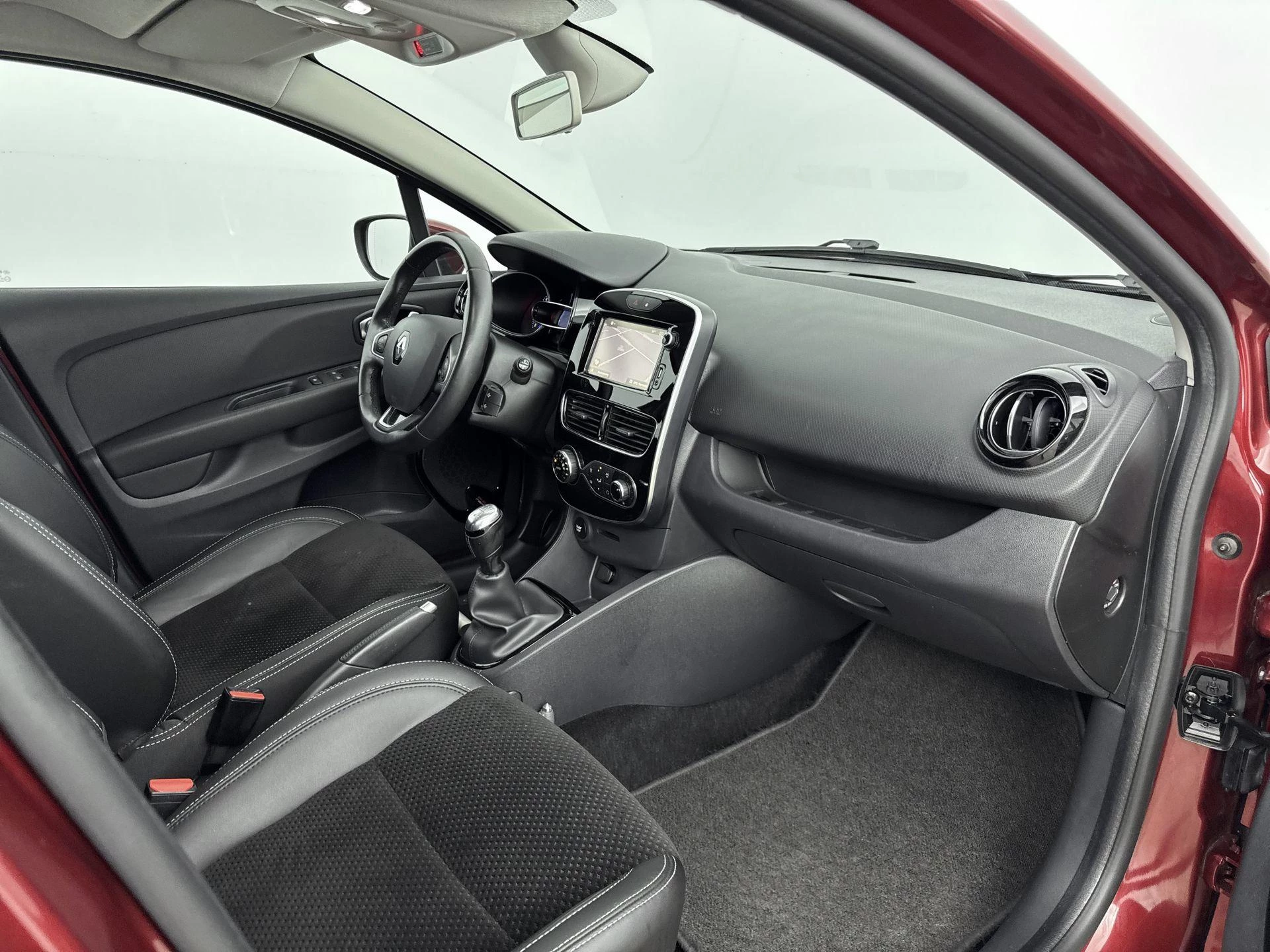 Renault-Clio-image-15