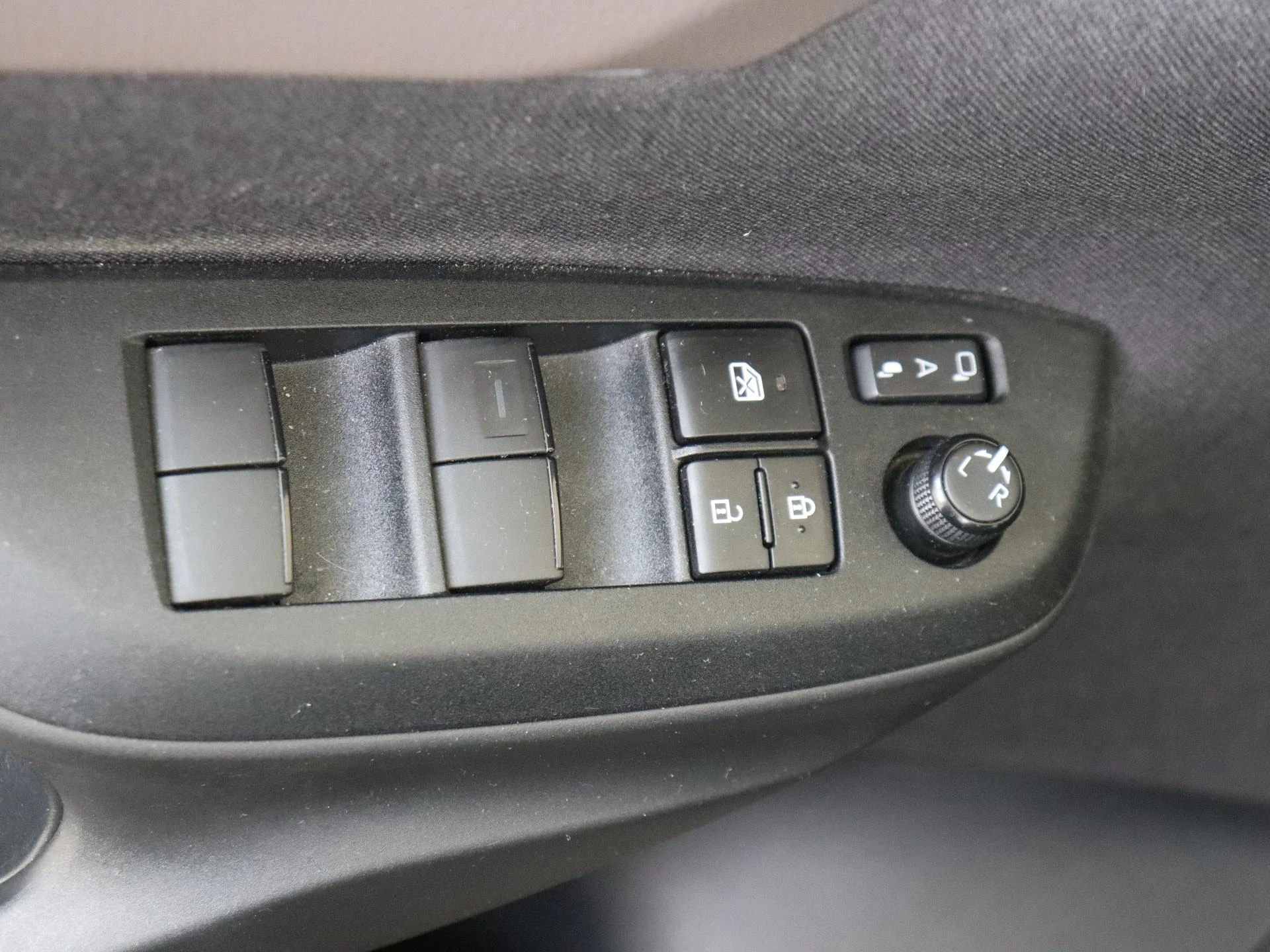 Toyota-Yaris Cross-image-24