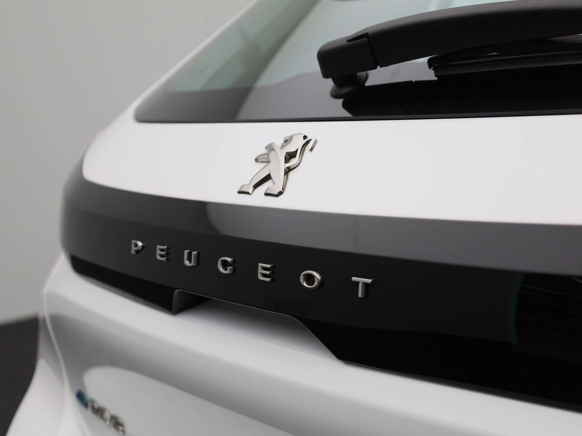 Peugeot-e-208-image-27