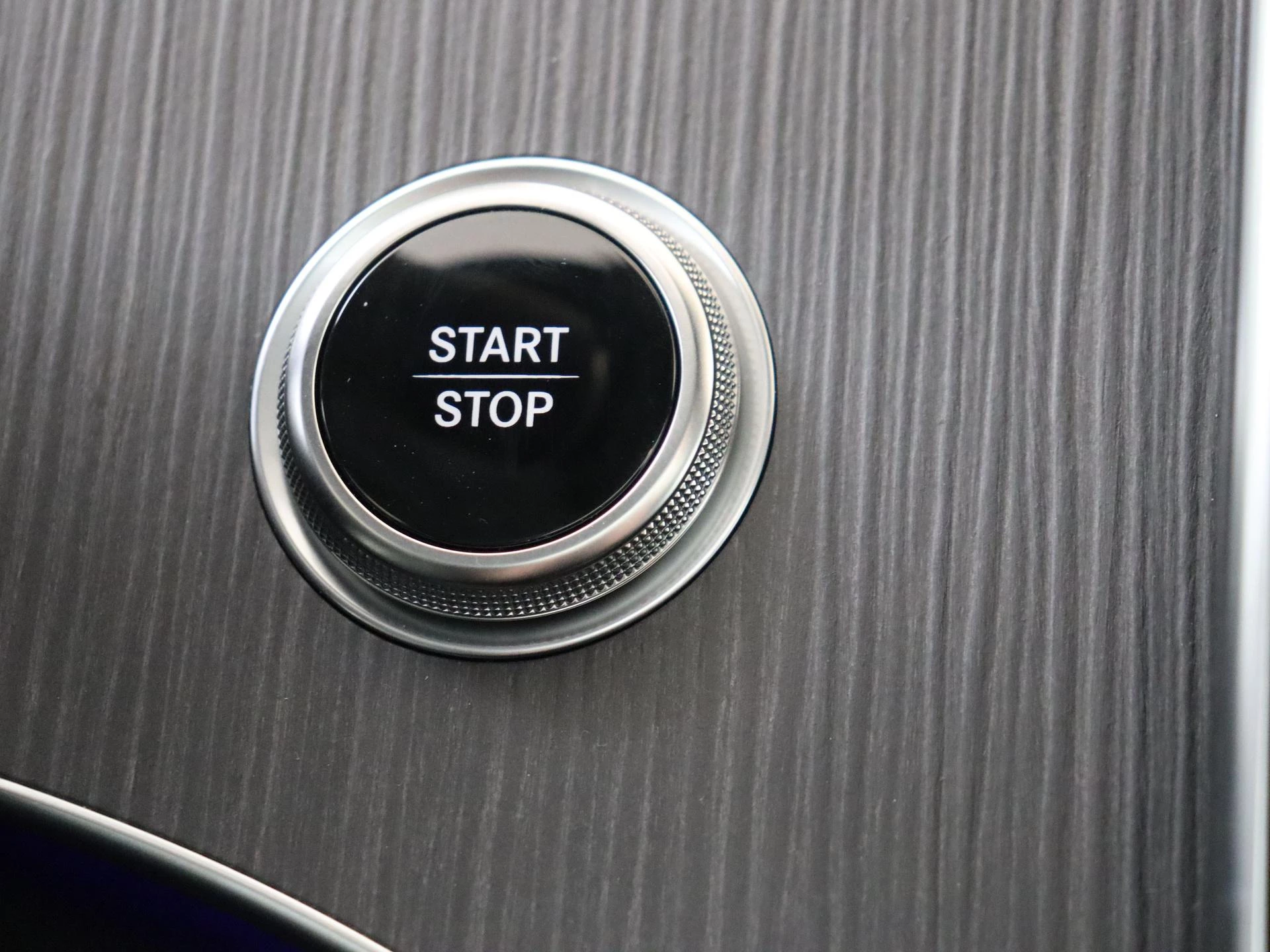 Mercedes-Benz-EQE-image-23