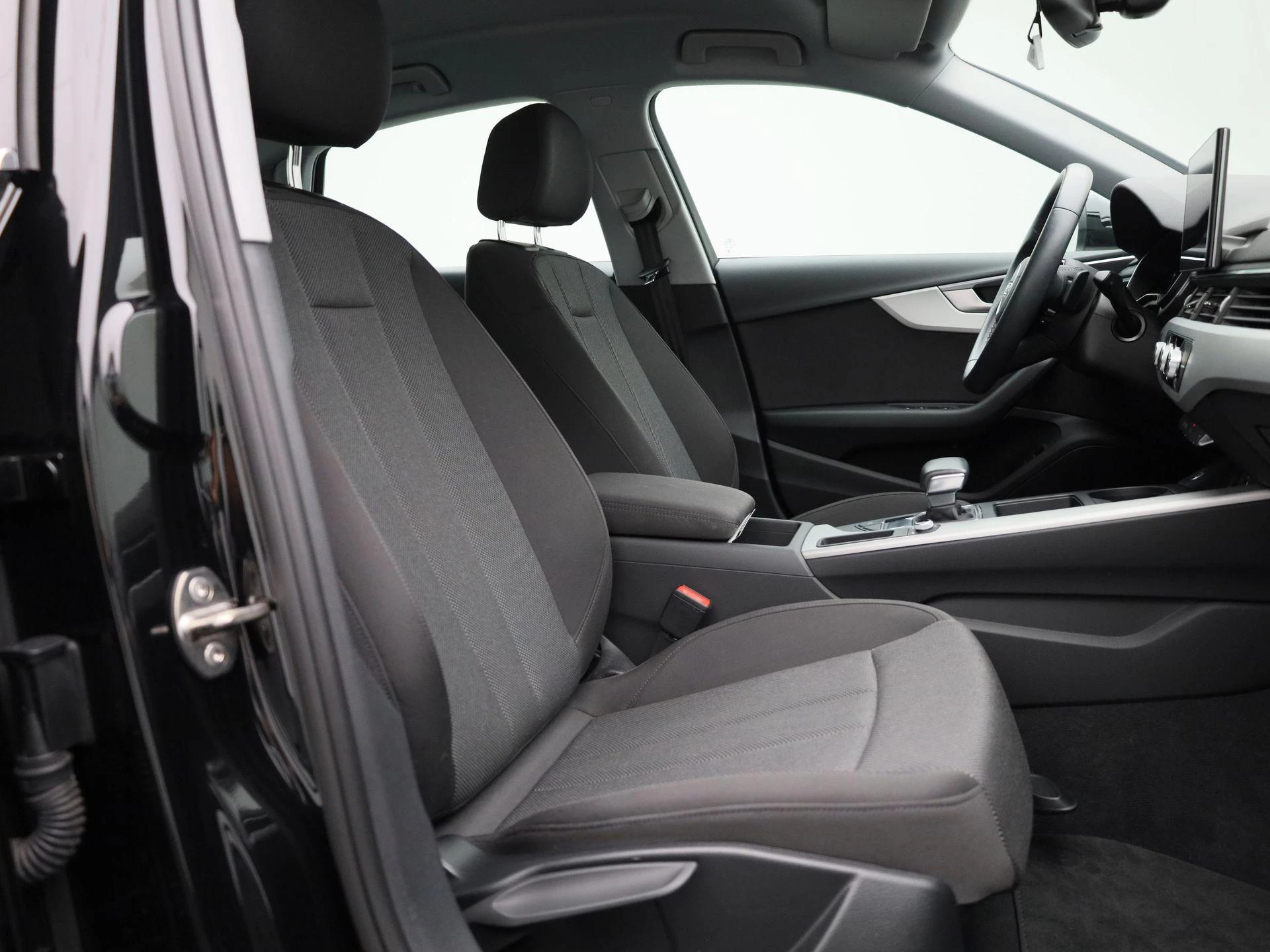Audi A4 2.0 30 TDi 100kW S tronic Attraction B.E