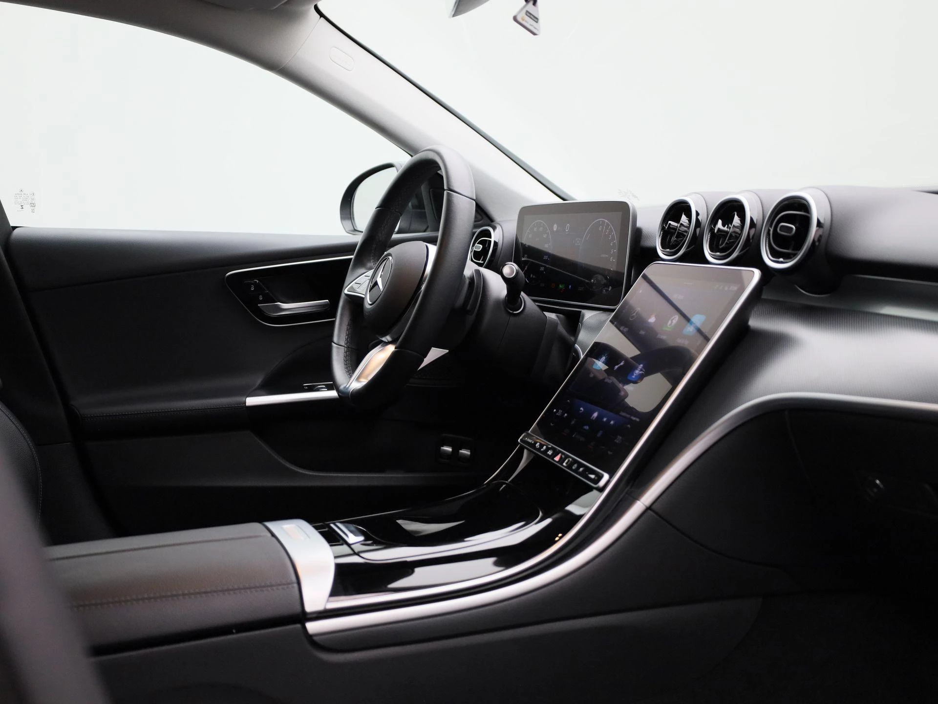 Mercedes-Benz-C-Klasse-image-37