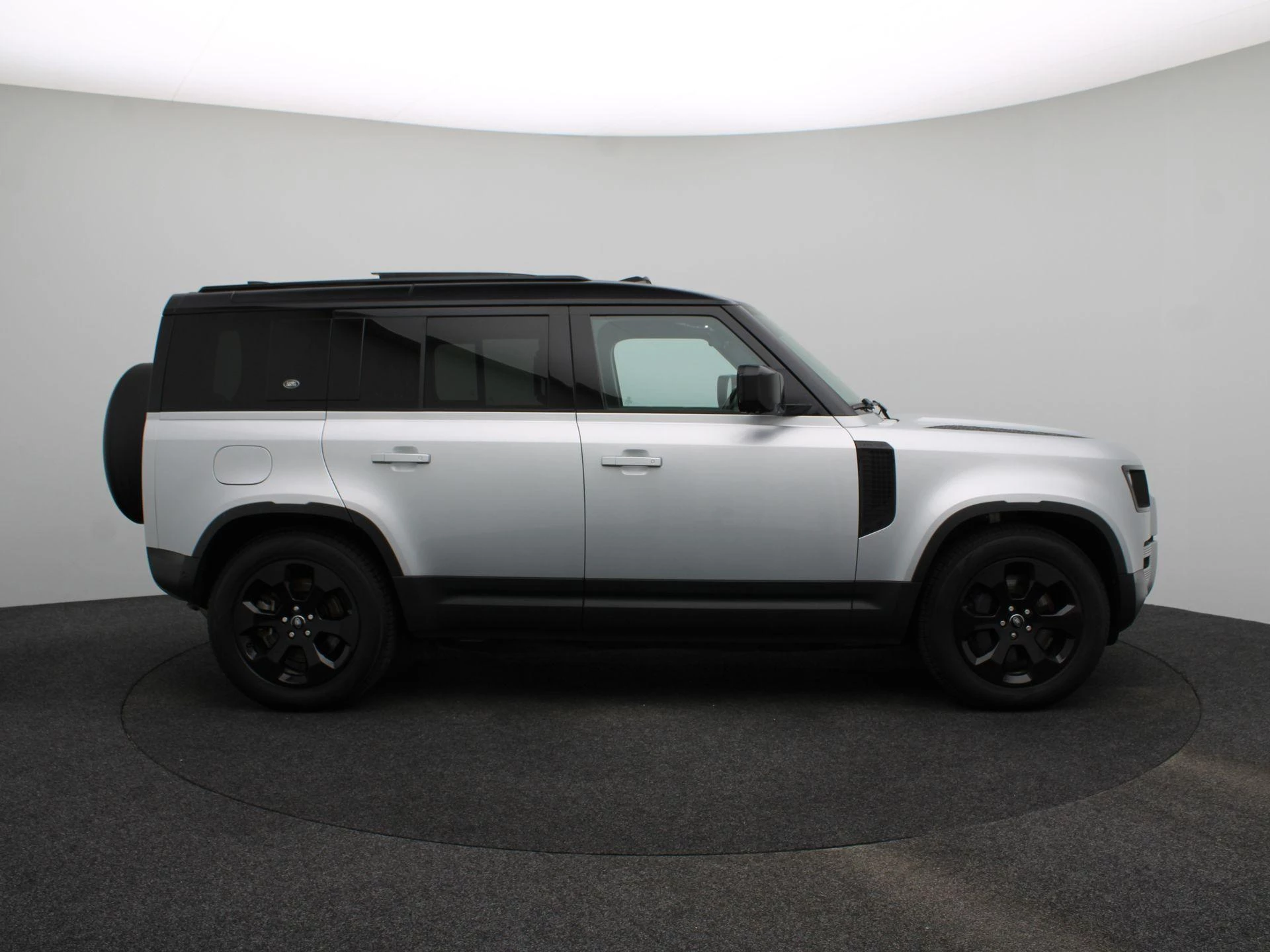 Land Rover-Defender-image-5