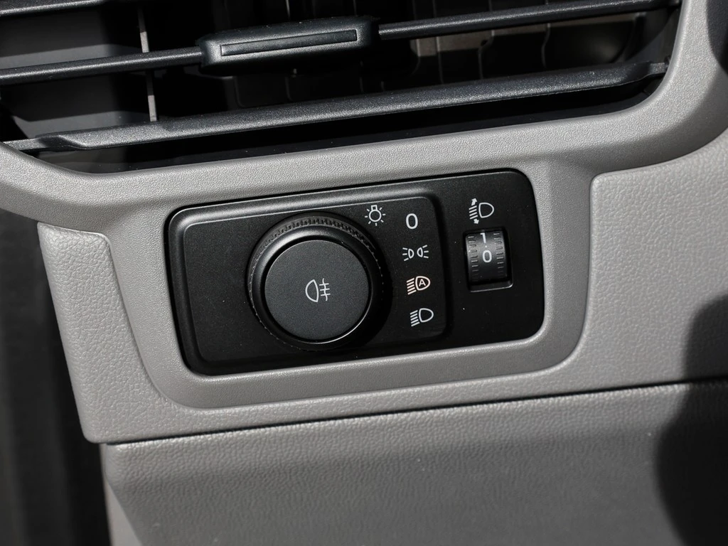 Volkswagen-Transporter-image-14