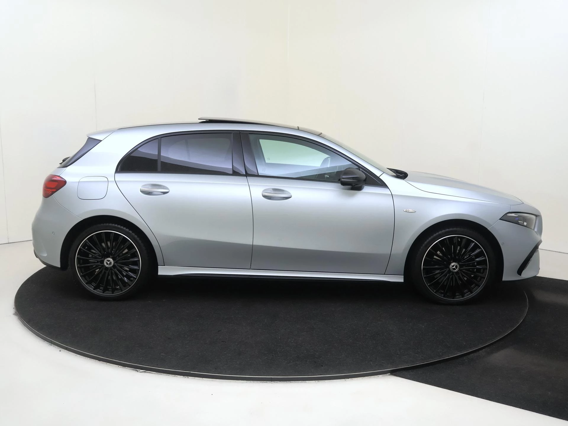 Mercedes-Benz A-Klasse 250 e Business Solution AMG