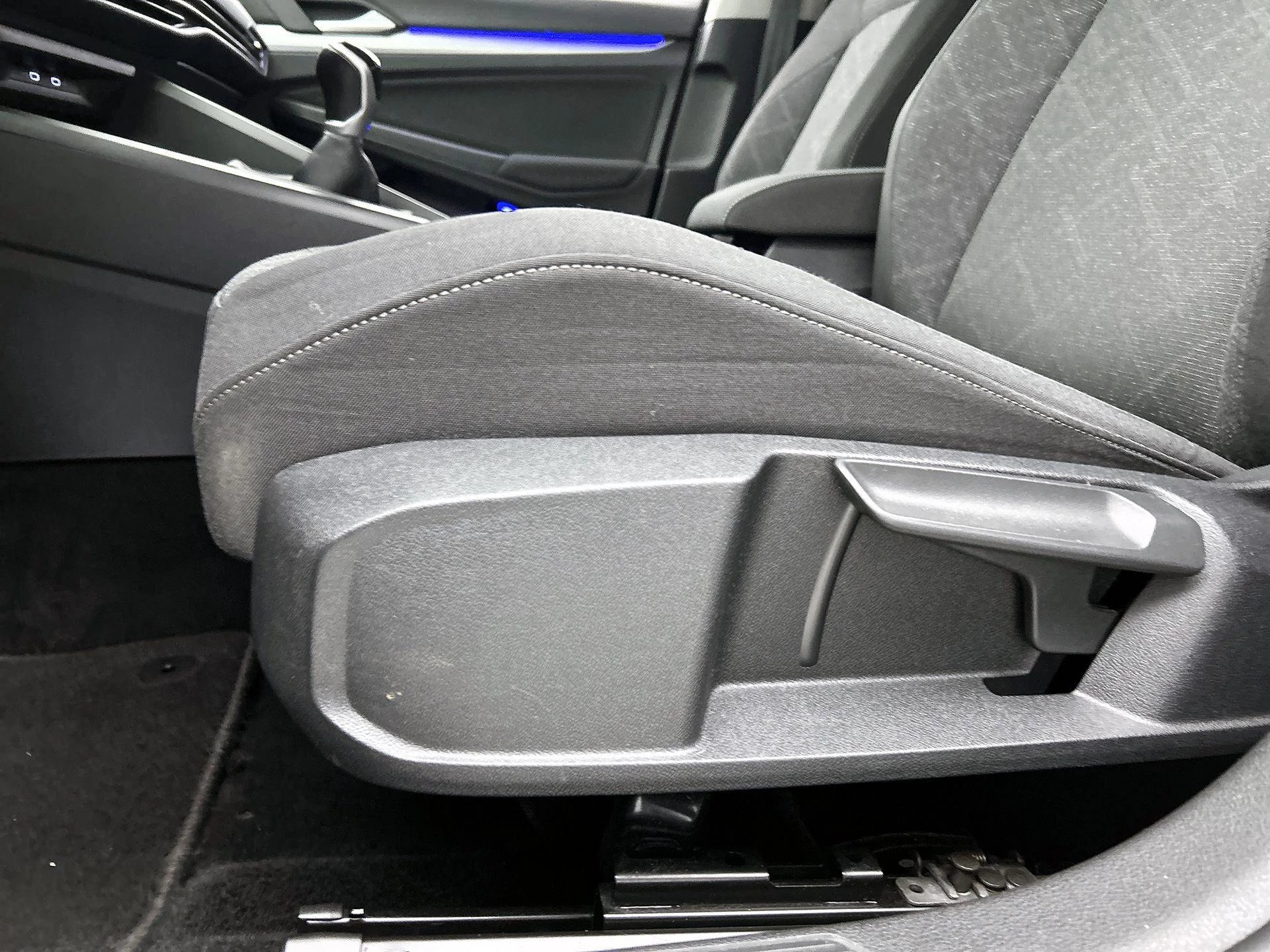 Volkswagen-Golf-image-24