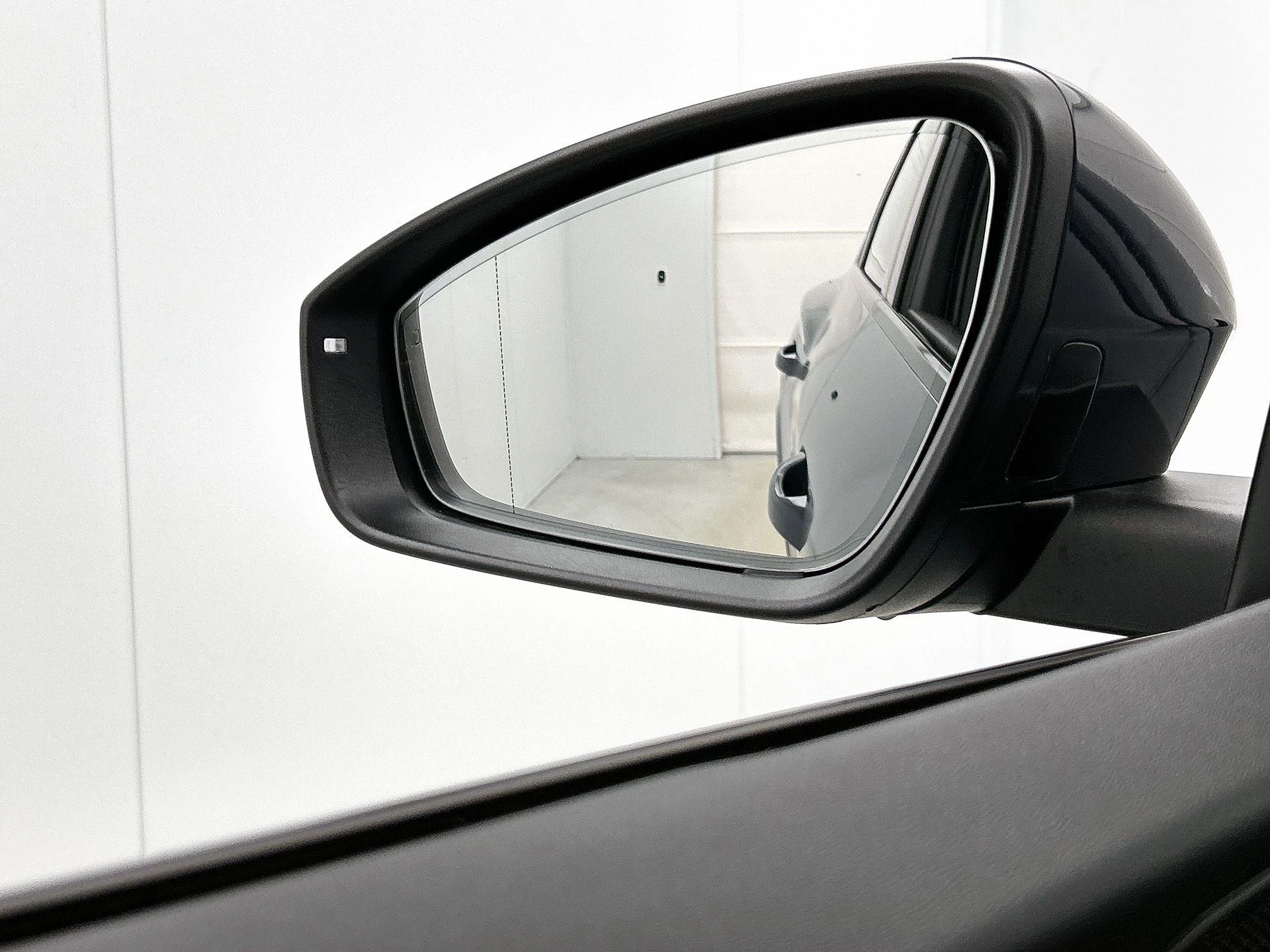 Audi-Q6 e-tron-image-22