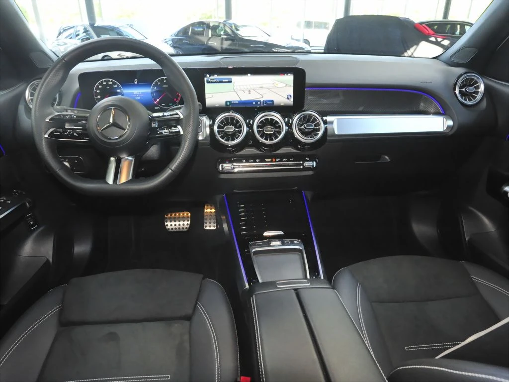 Mercedes-Benz-GLB 200-image-10