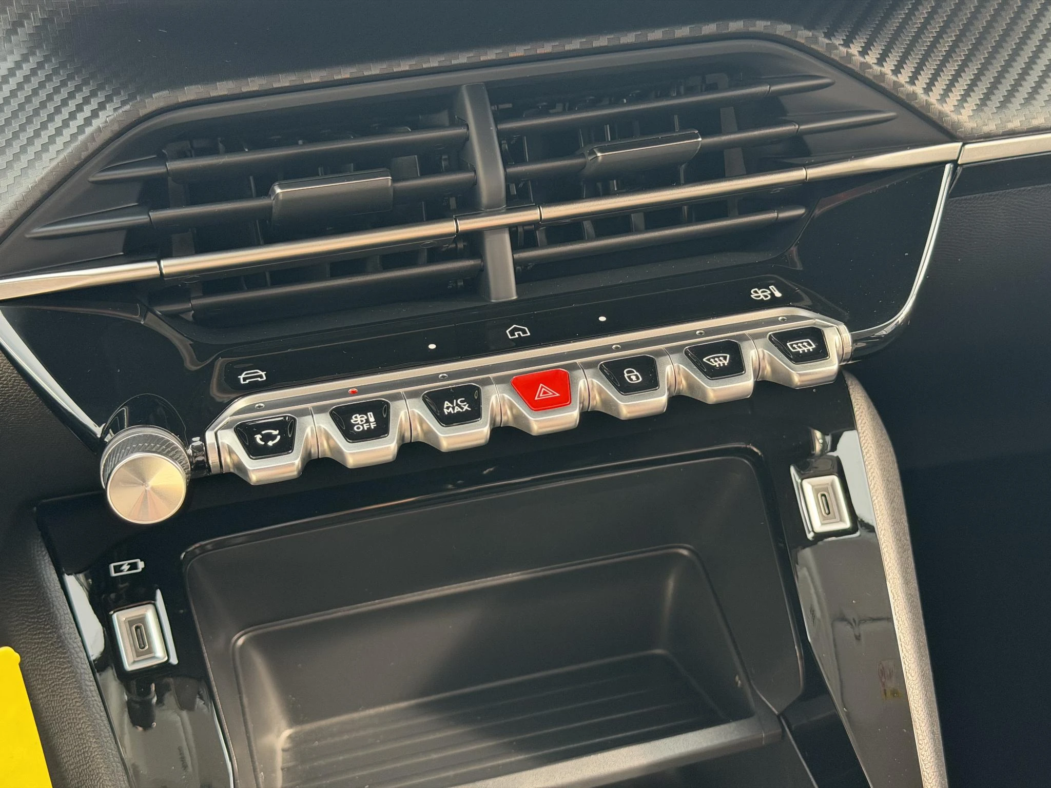 Peugeot-208-image-21