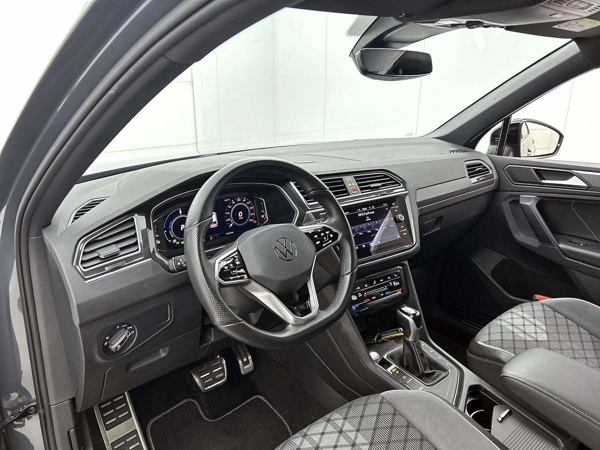 Volkswagen-Tiguan-image-18