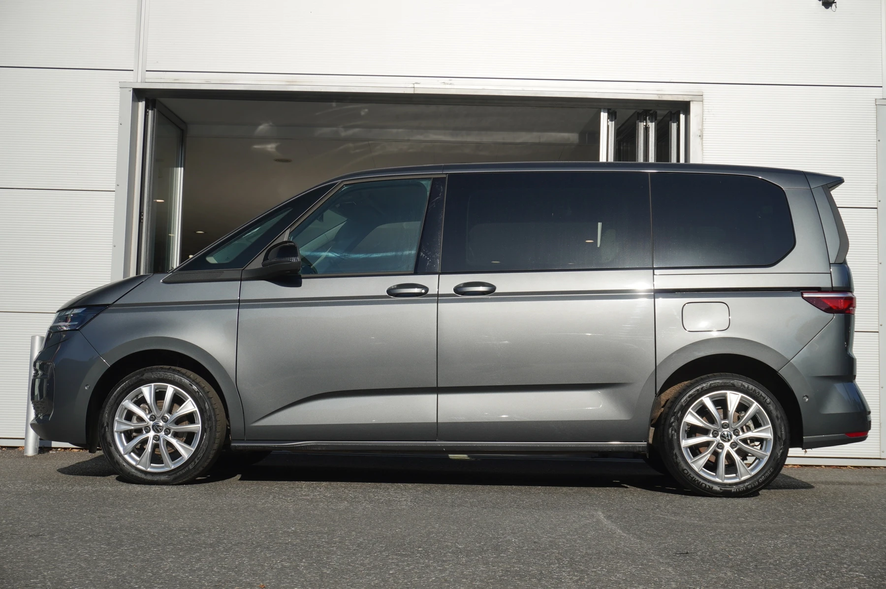 Volkswagen-Multivan-image-23