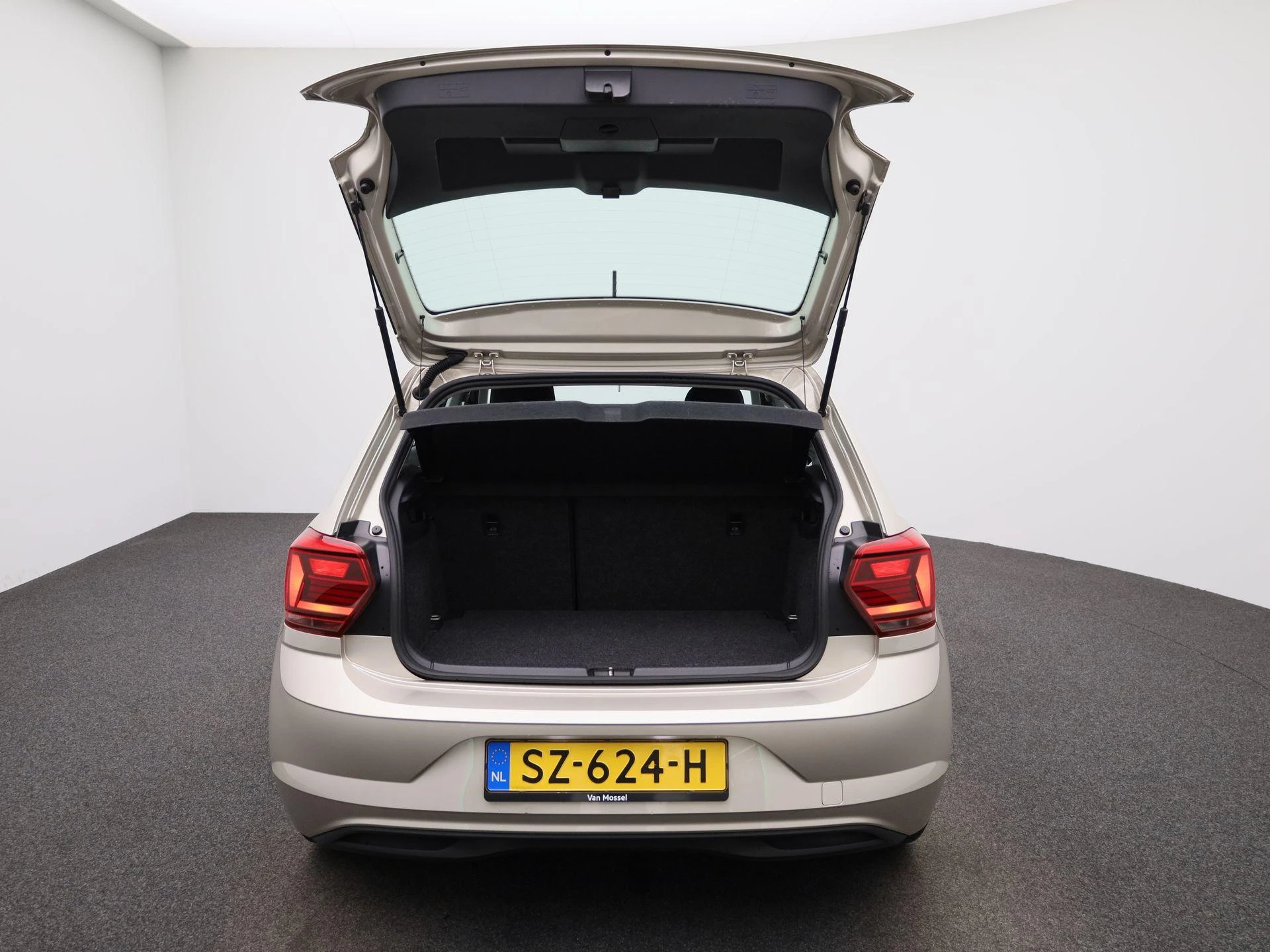 Volkswagen-Polo-image-11