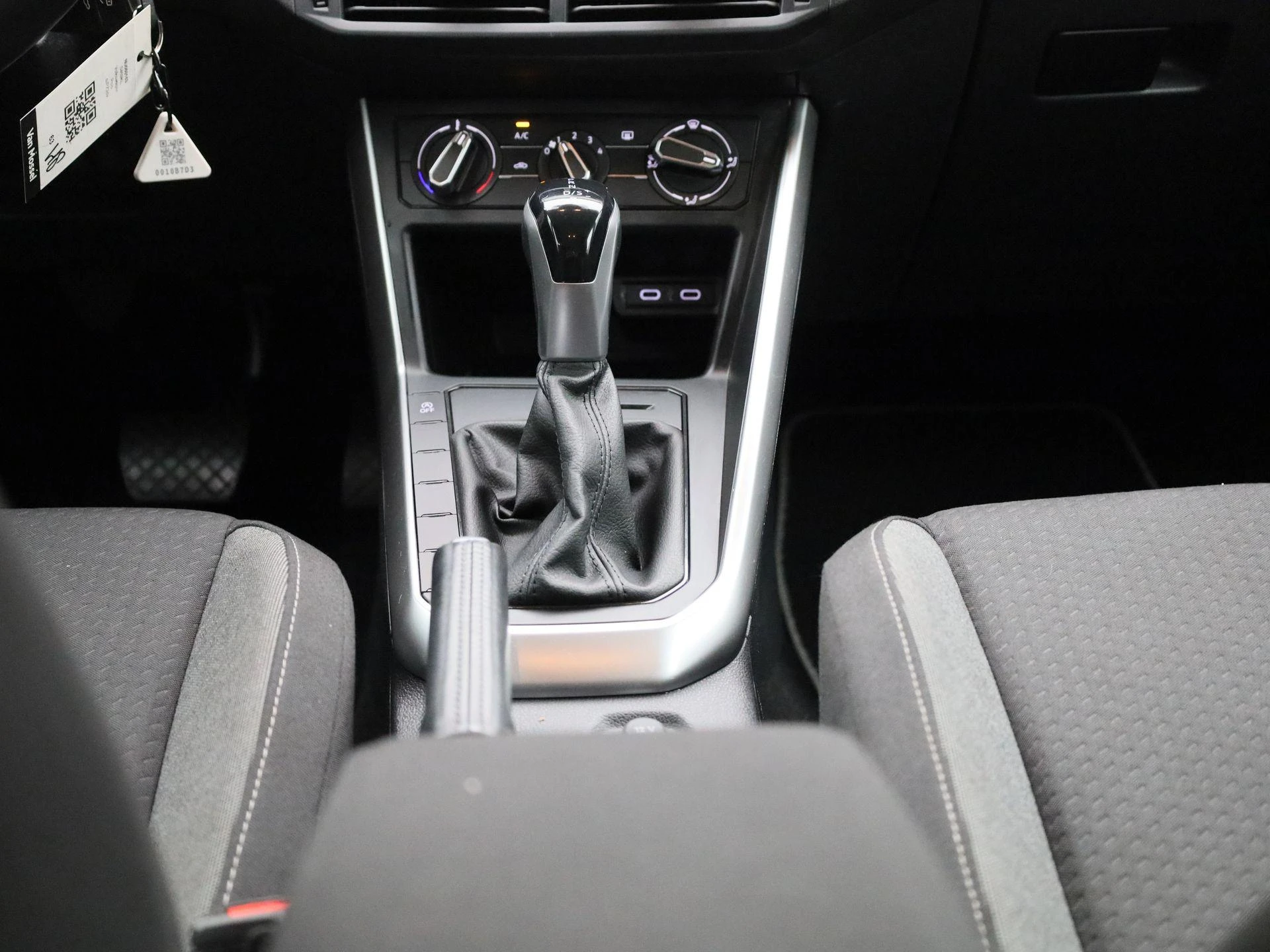 Volkswagen-Polo-image-10