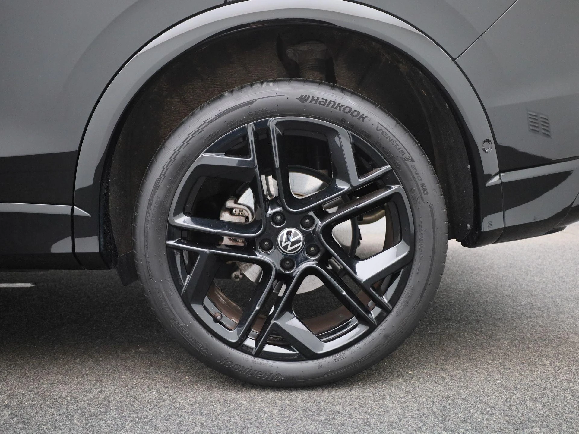 Volkswagen-Tiguan-image-12