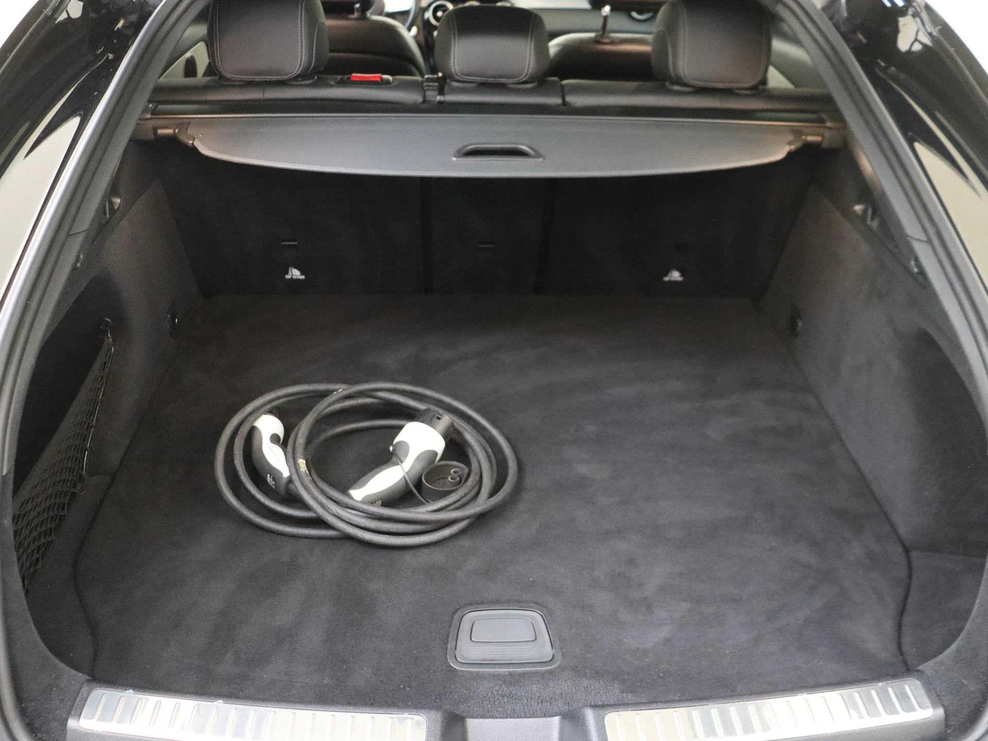 Mercedes-Benz-GLC-image-30