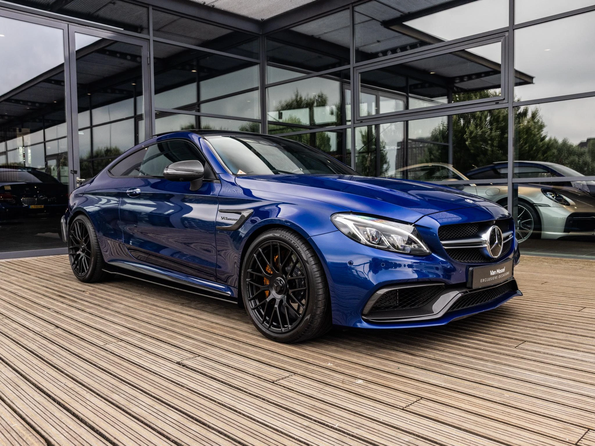 Mercedes-Benz-C-Klasse-image-1