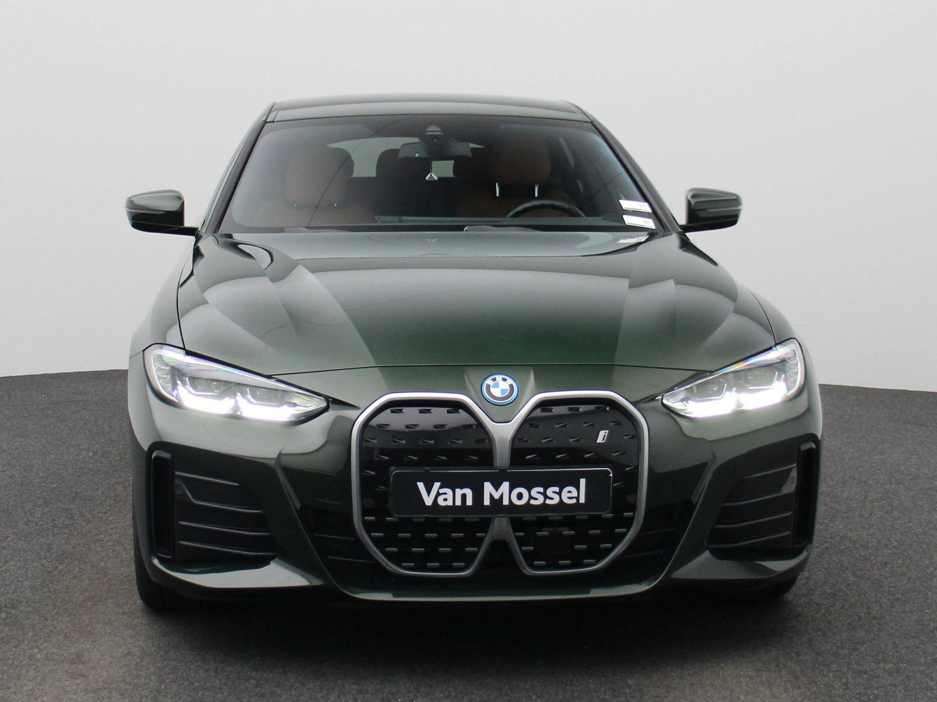 BMW-i4-image-2