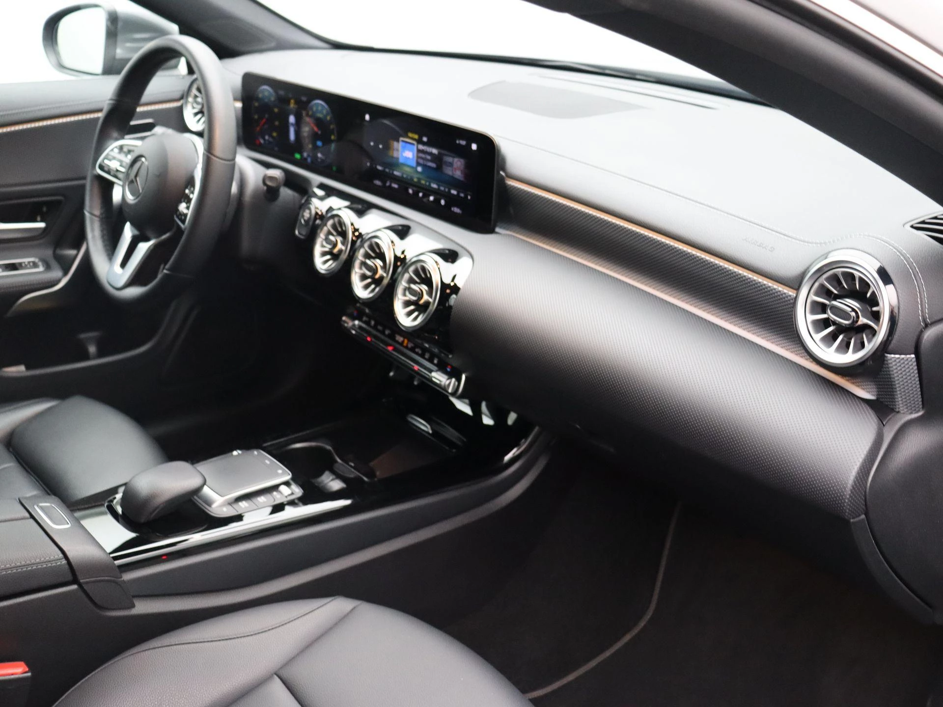 Mercedes-Benz CLA 250e Shooting Brake + LEDER + LED + CAMERA +