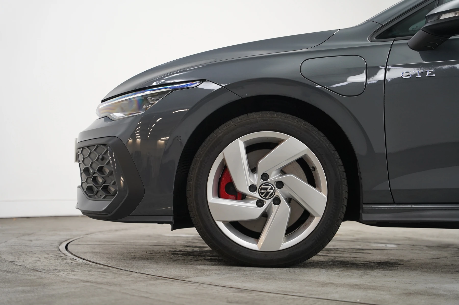 Volkswagen-Golf-image-4
