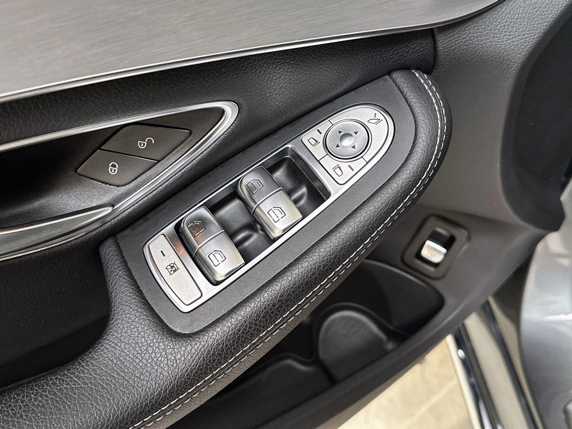 Mercedes-Benz-C-Klasse-image-26