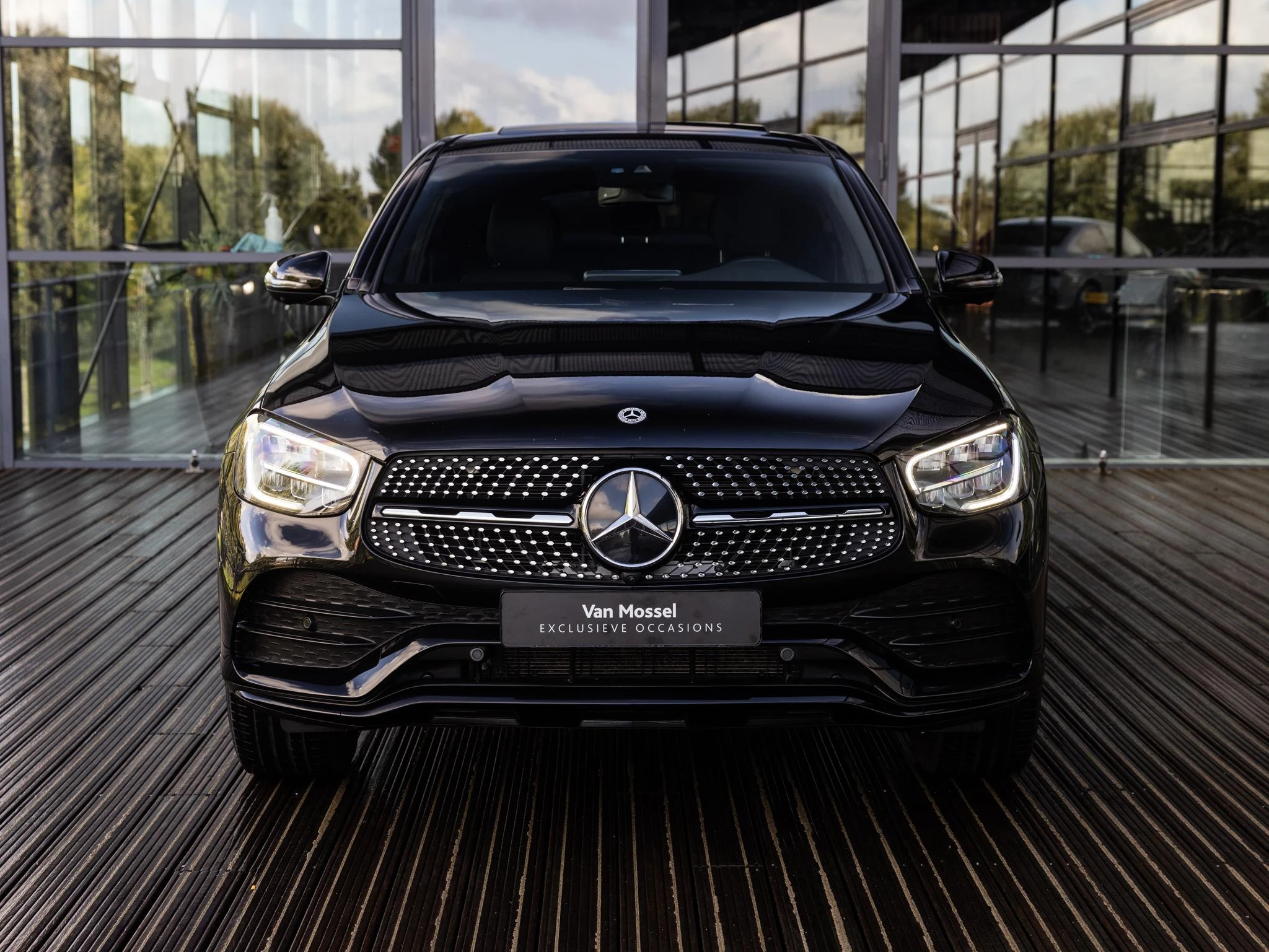 Mercedes-Benz-GLC-image-2