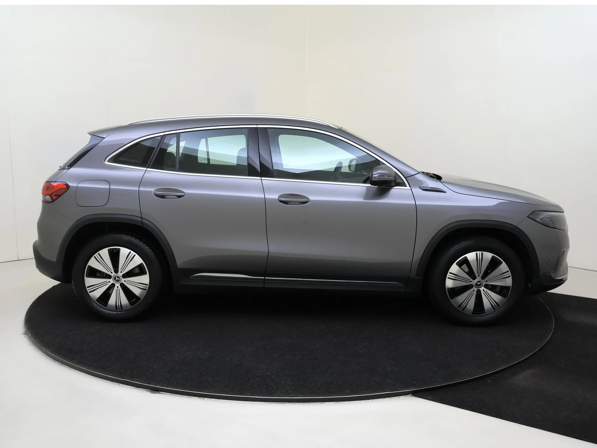 Mercedes-Benz-EQA-image-8
