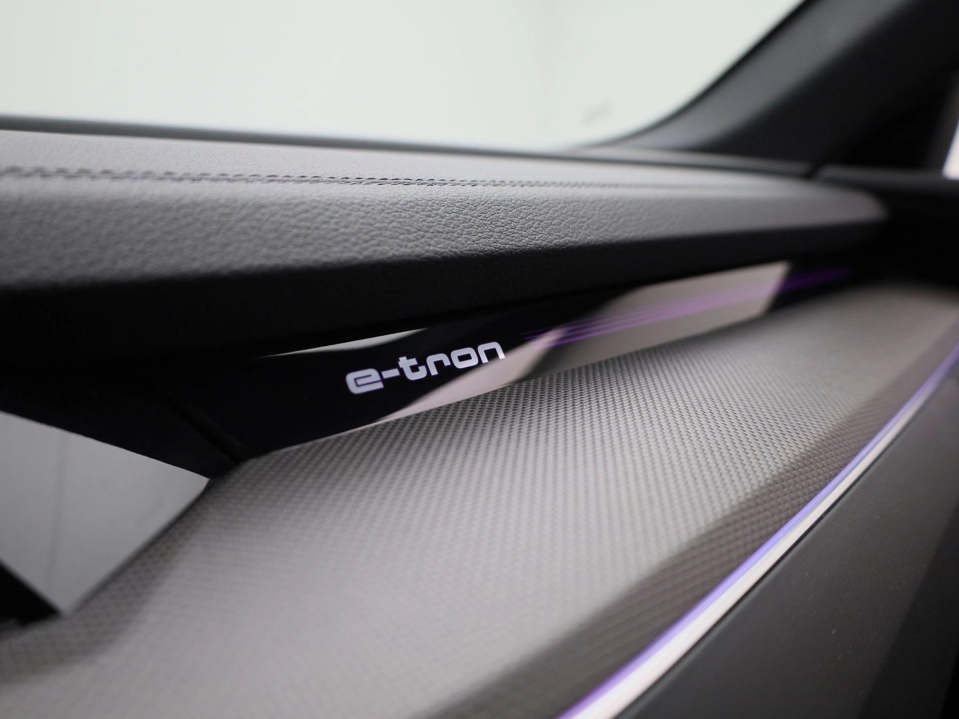 Audi-Q8 Sportback e-tron-image-31
