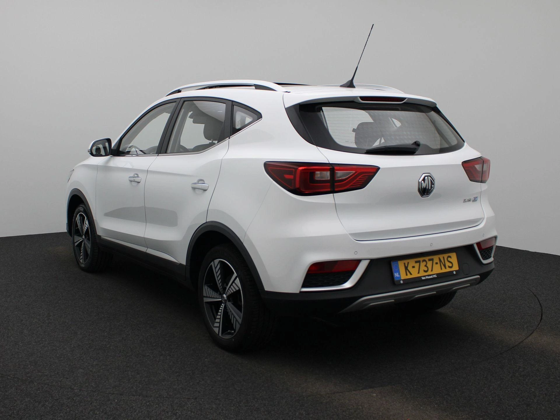 MG-ZS EV-image-2