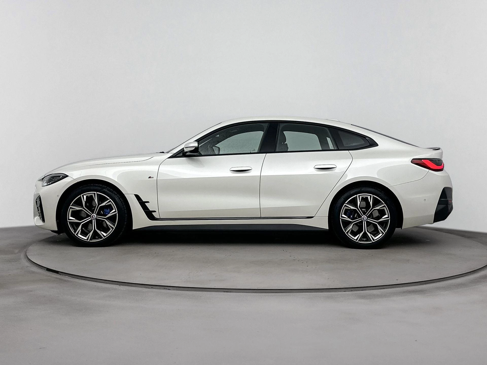 BMW-i4-image-1