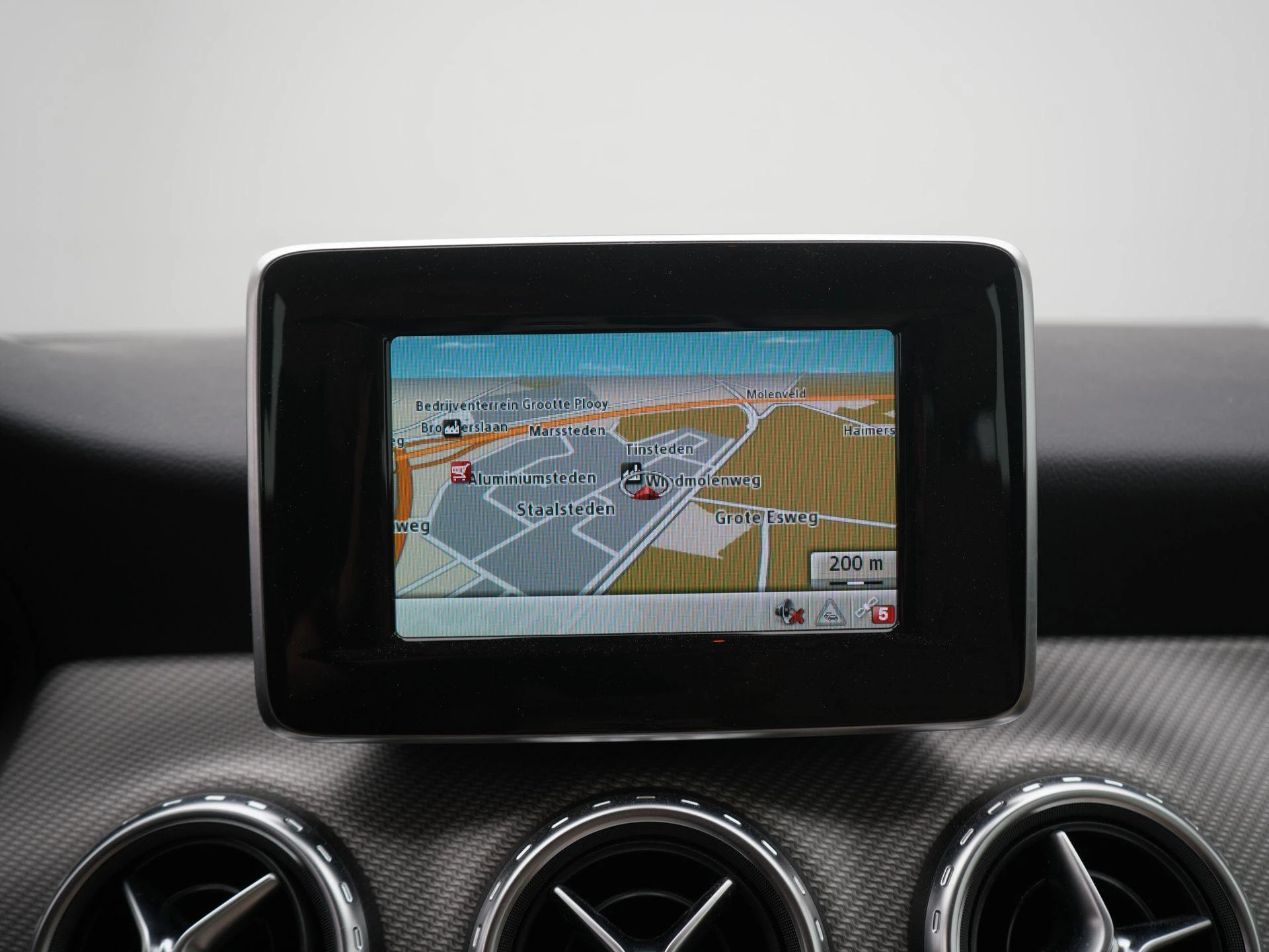 Mercedes-Benz-GLA-image-12