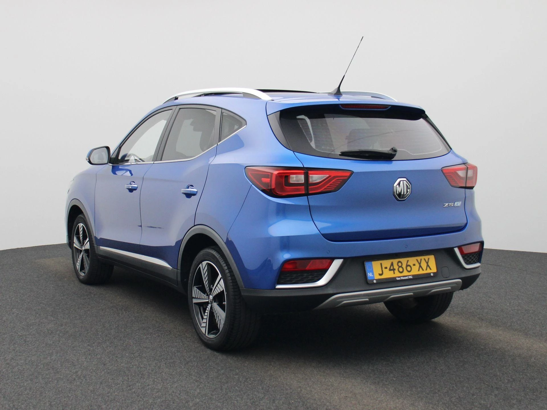 MG-ZS EV-image-1