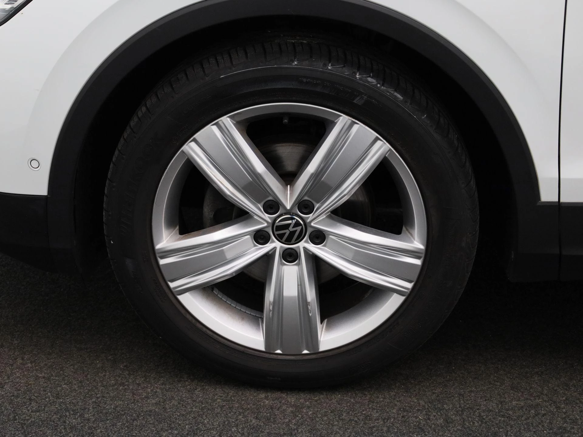 Volkswagen-Tiguan-image-12