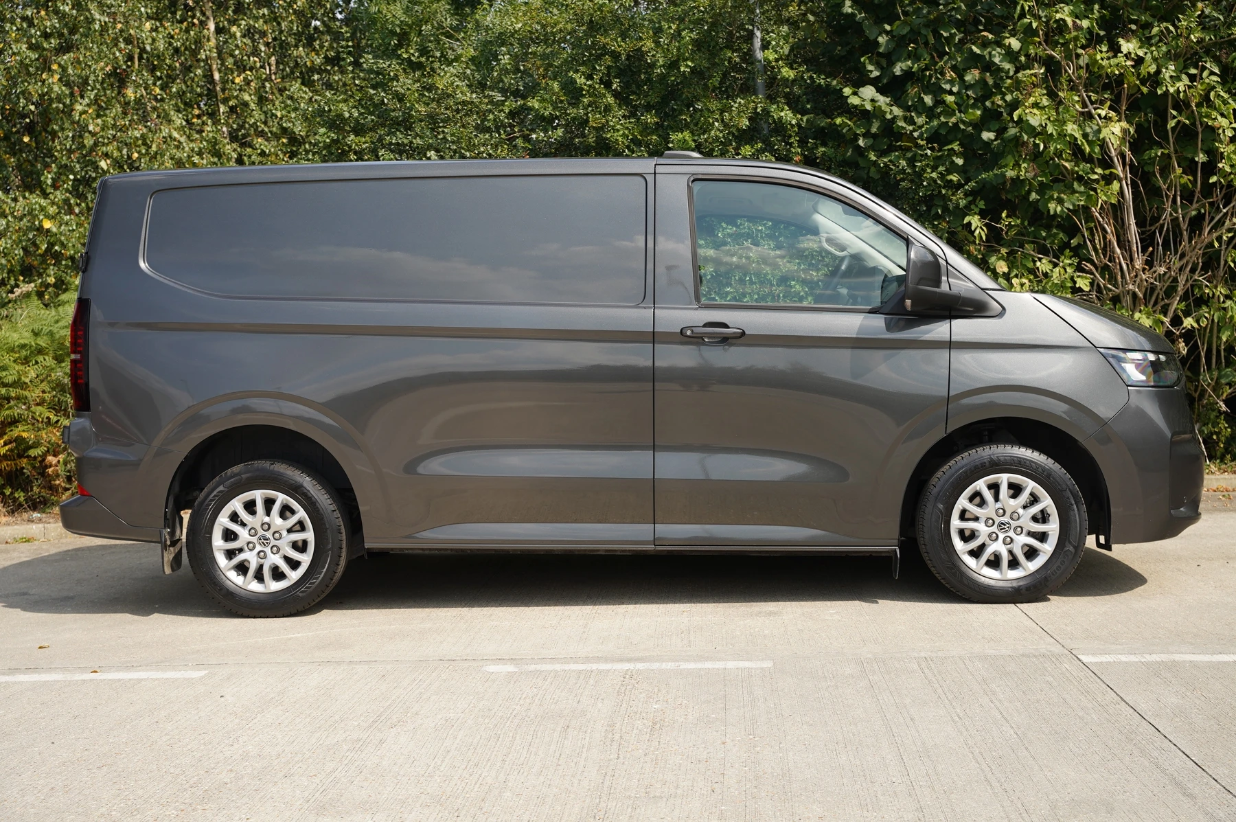 Volkswagen-Transporter-image-3