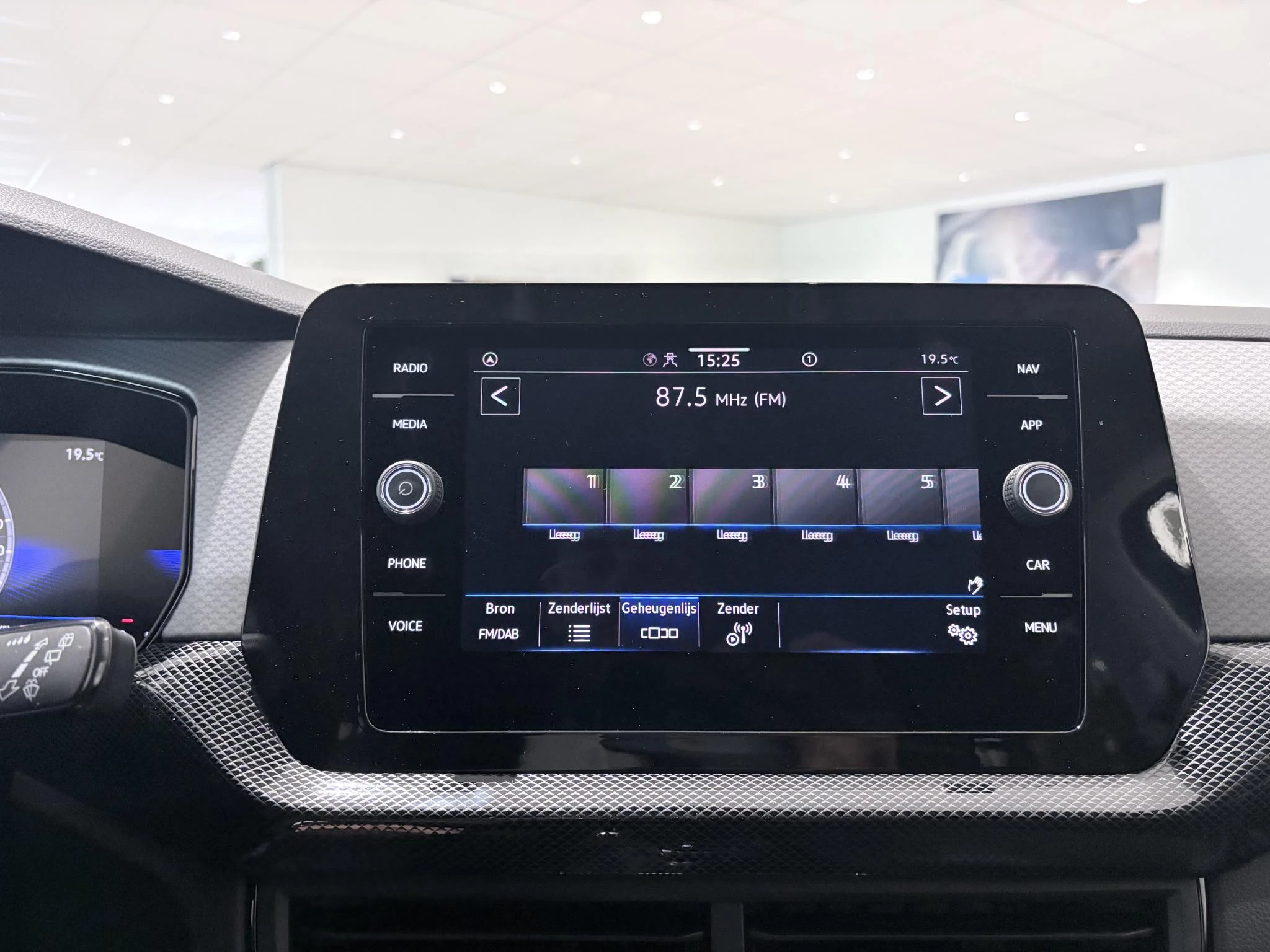 Volkswagen-T-Cross-image-21