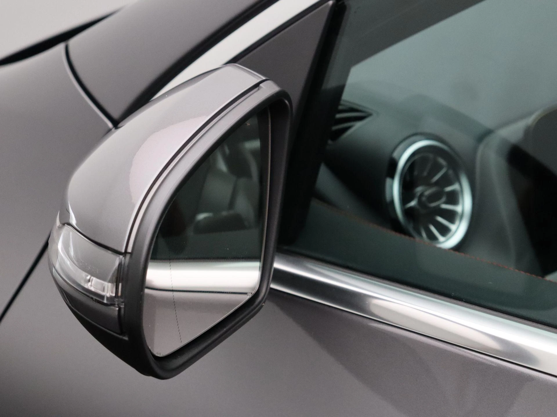Mercedes-Benz-GLA-image-8