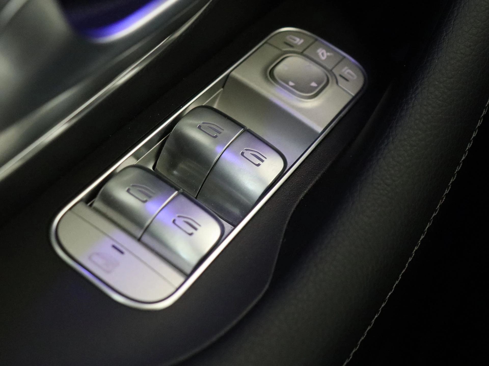 Mercedes-Benz-GLE-image-28