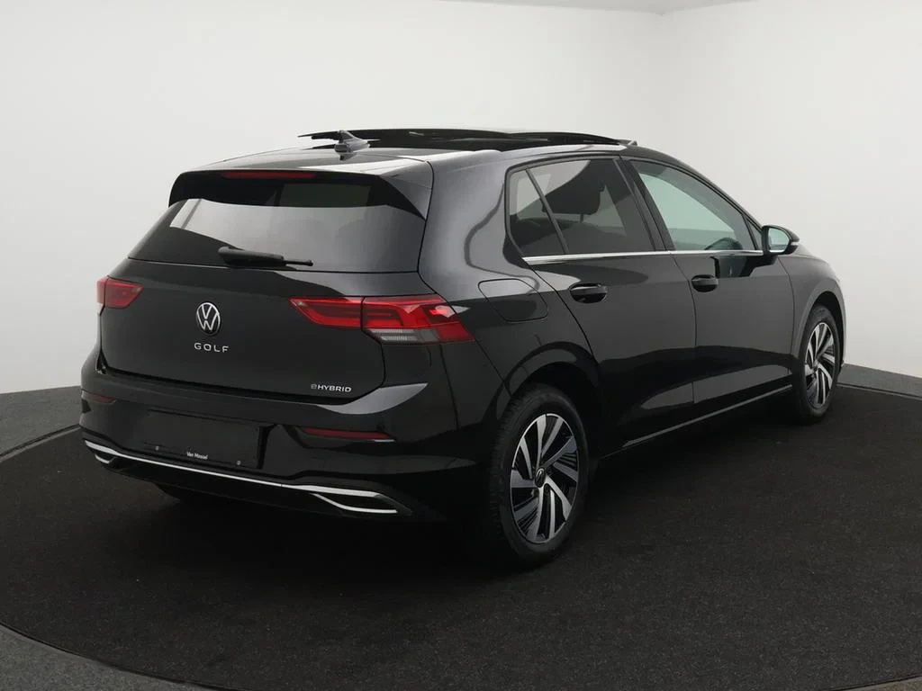 Volkswagen-Golf-image-1