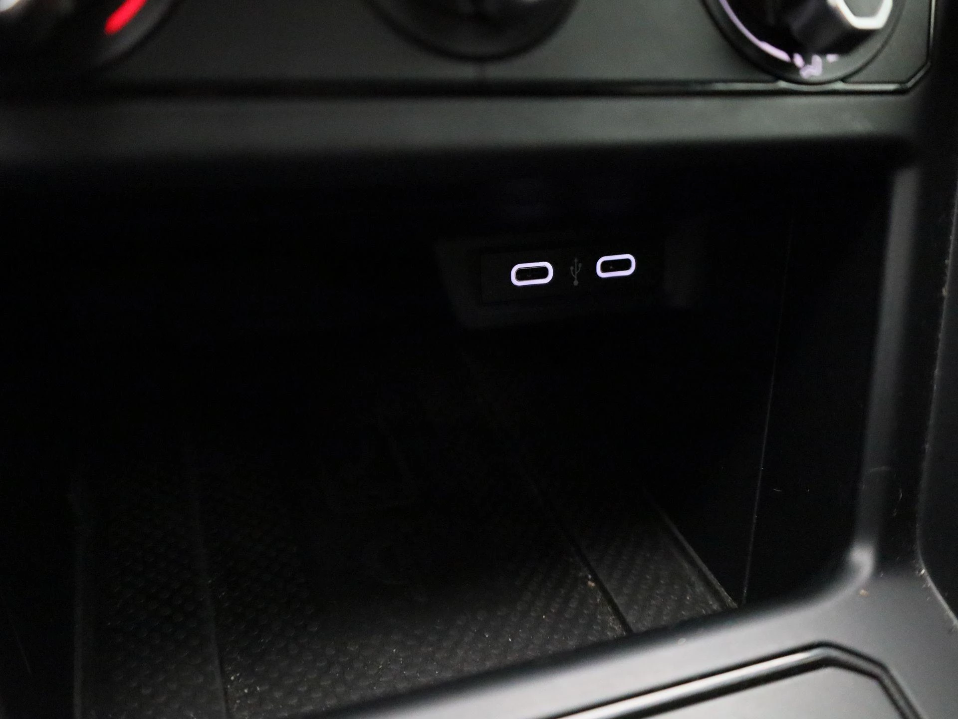 Volkswagen-Polo-image-24