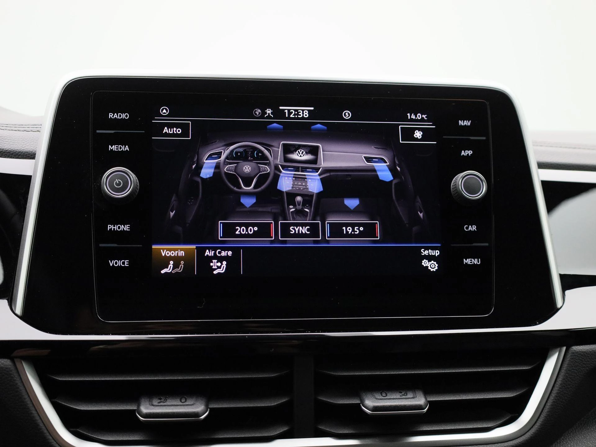 Volkswagen-T-Roc-image-29