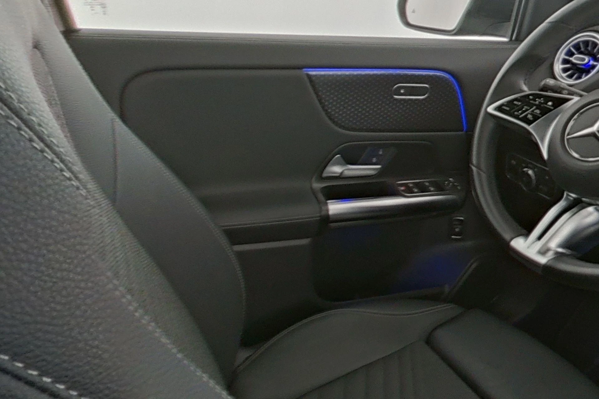 Mercedes-Benz-EQA-image-15