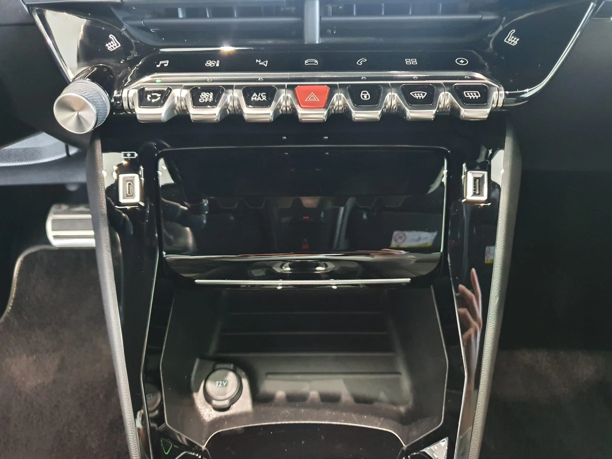 Peugeot-e-2008-image-15