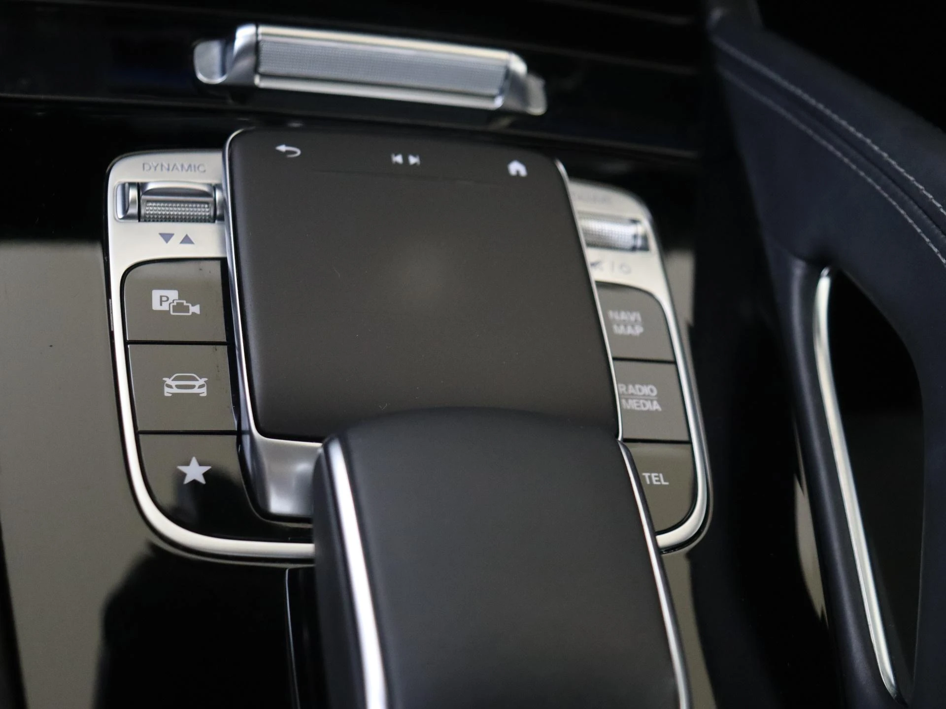 Mercedes-Benz-GLE-image-24
