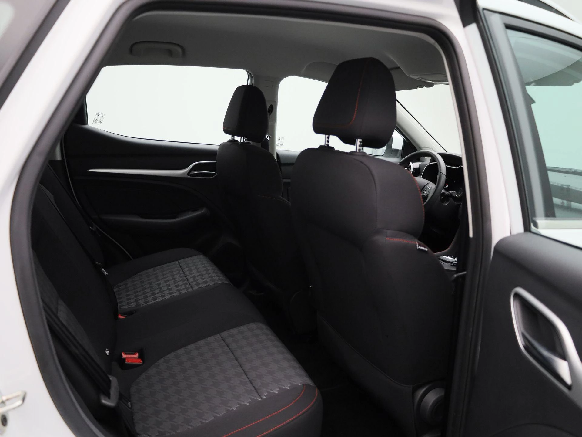 MG-ZS-image-32