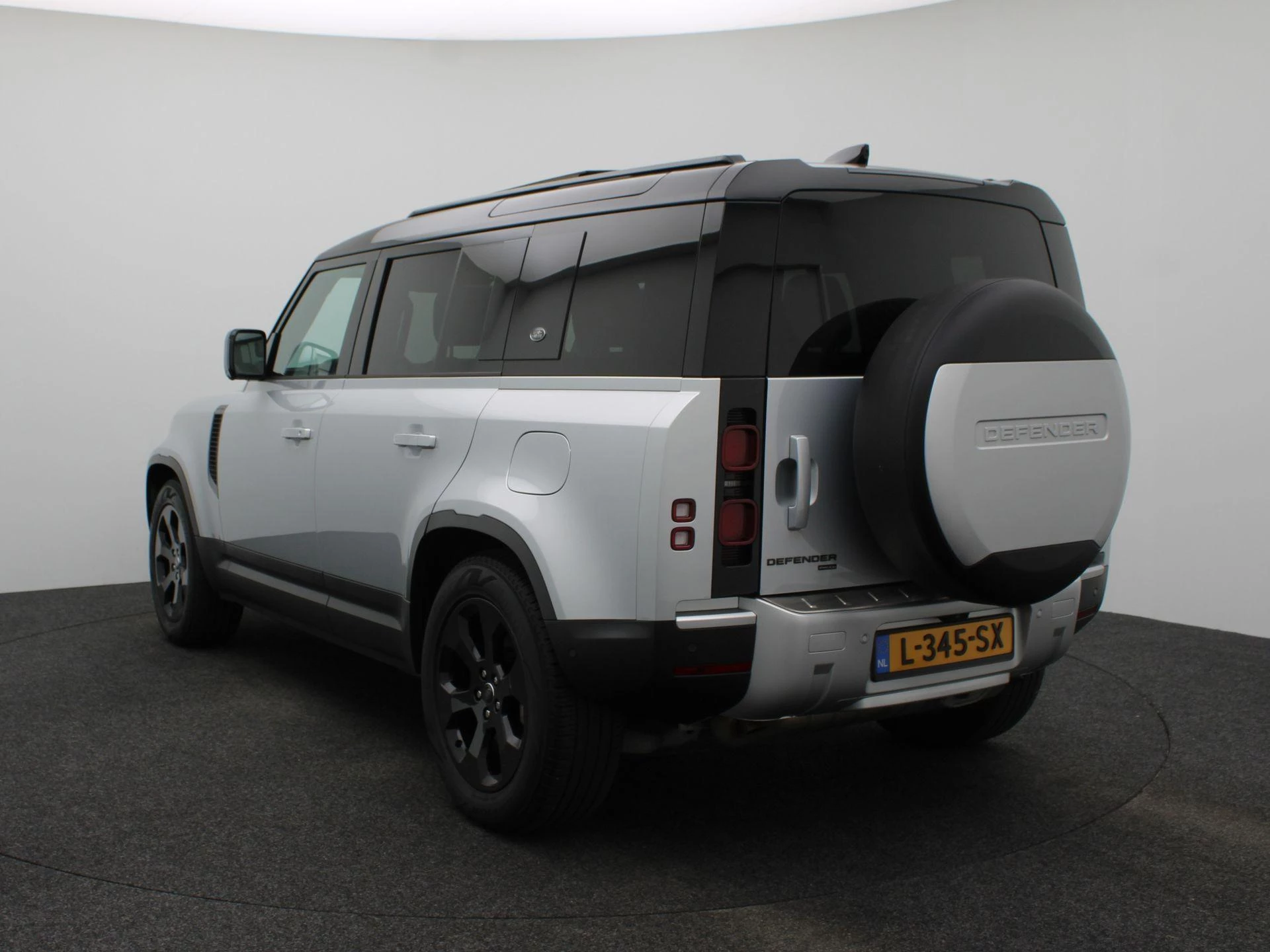 Land Rover-Defender-image-1