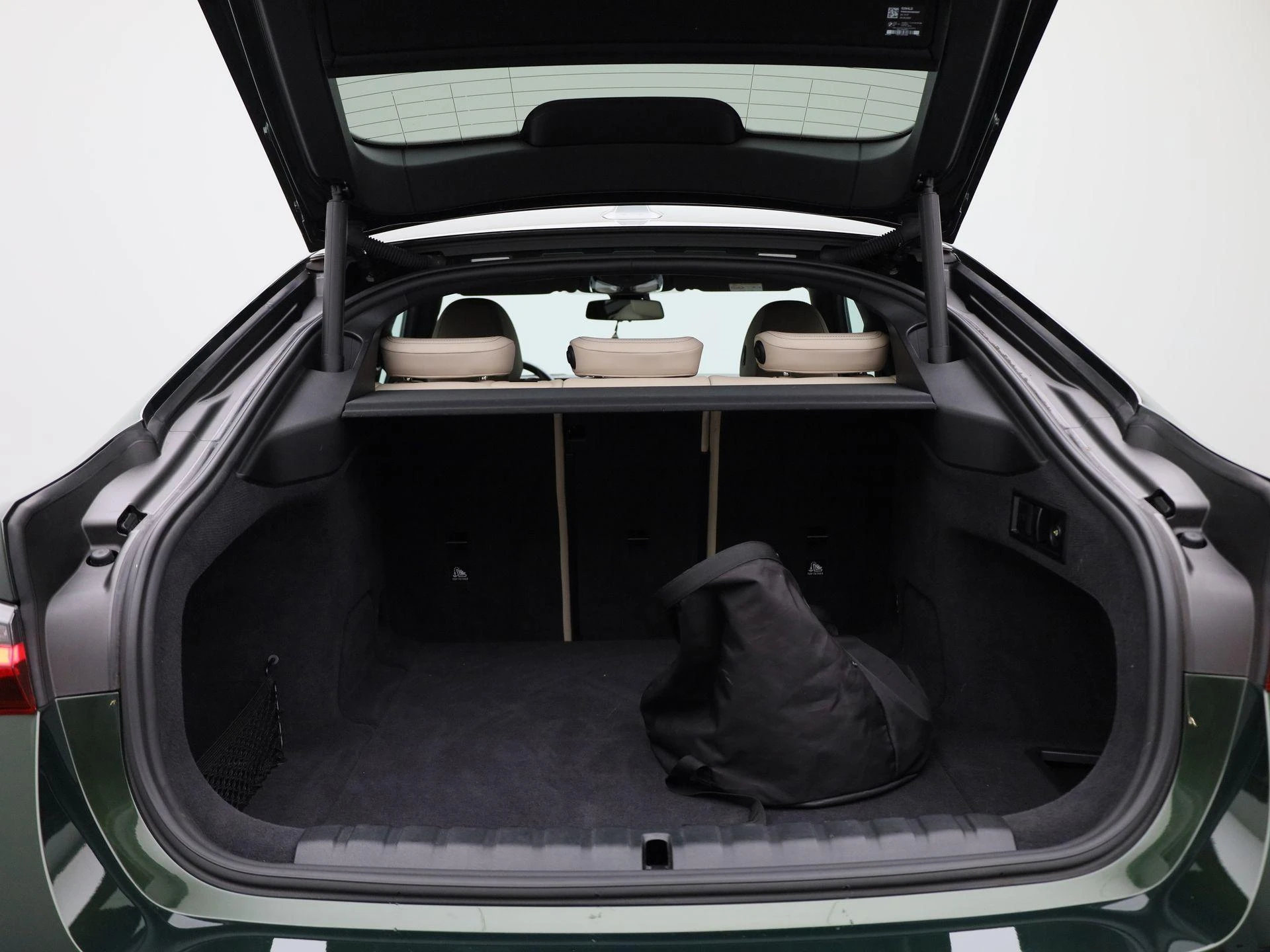 BMW-i4-image-13