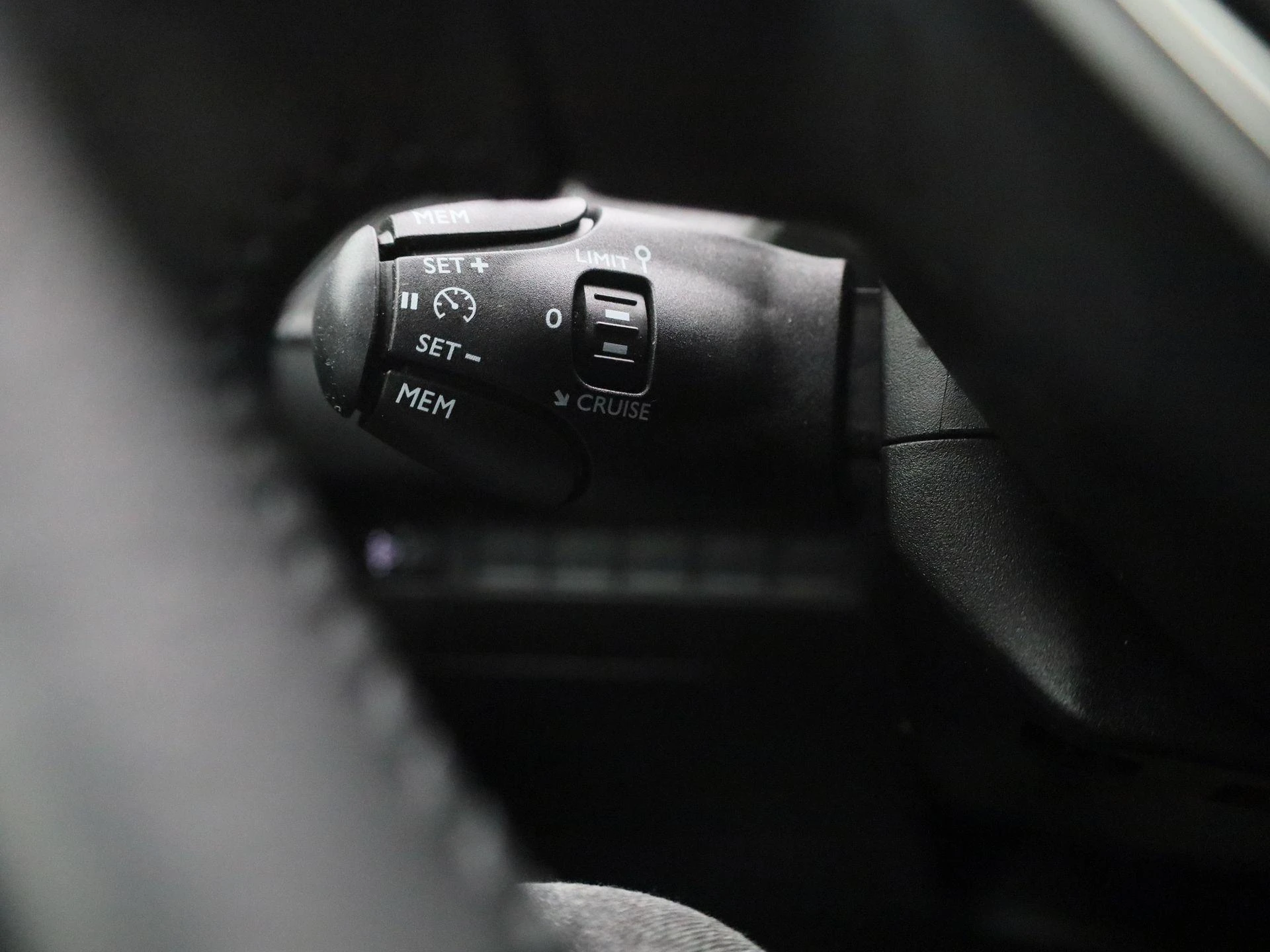 Peugeot 208 - 19