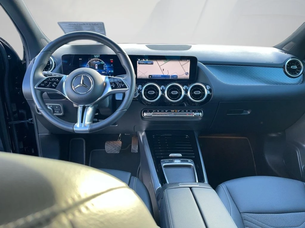 Mercedes-Benz-GLA 200 d-image-11