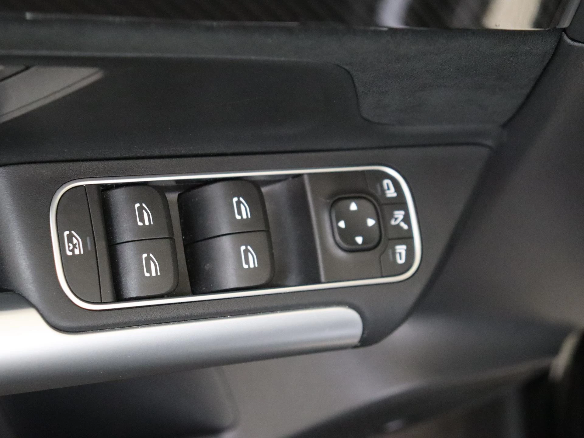 Mercedes-Benz-GLA-image-25