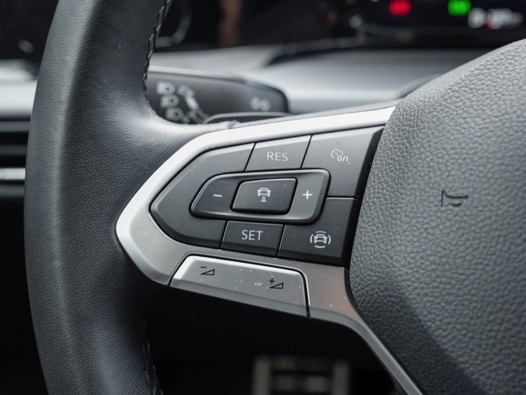 Volkswagen Golf VIII 1.5 eTSI DSG Active Navi/RFK/LED